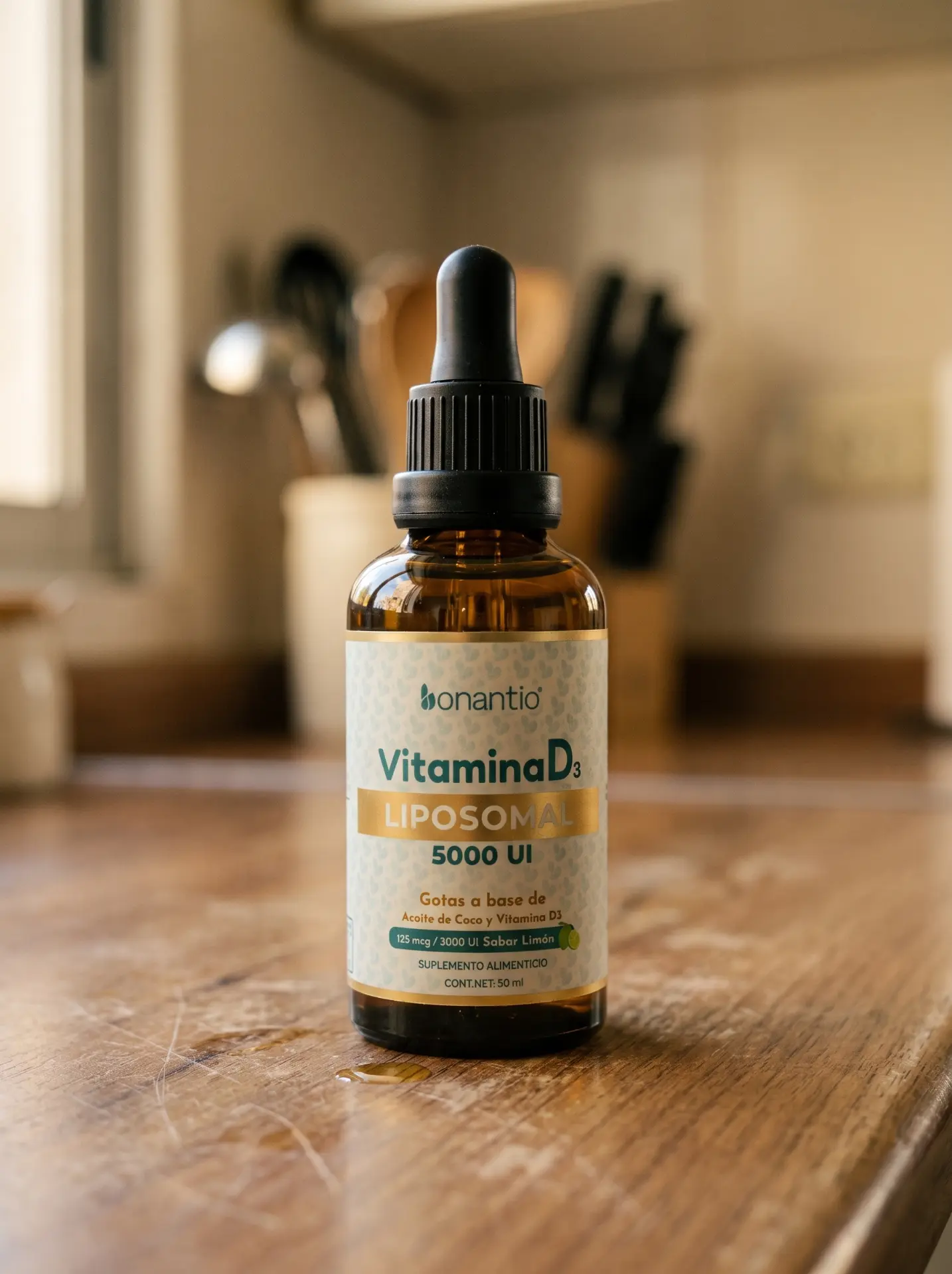 Vitamina D3 Liposomal Bonantio sobre una mesa de cocina