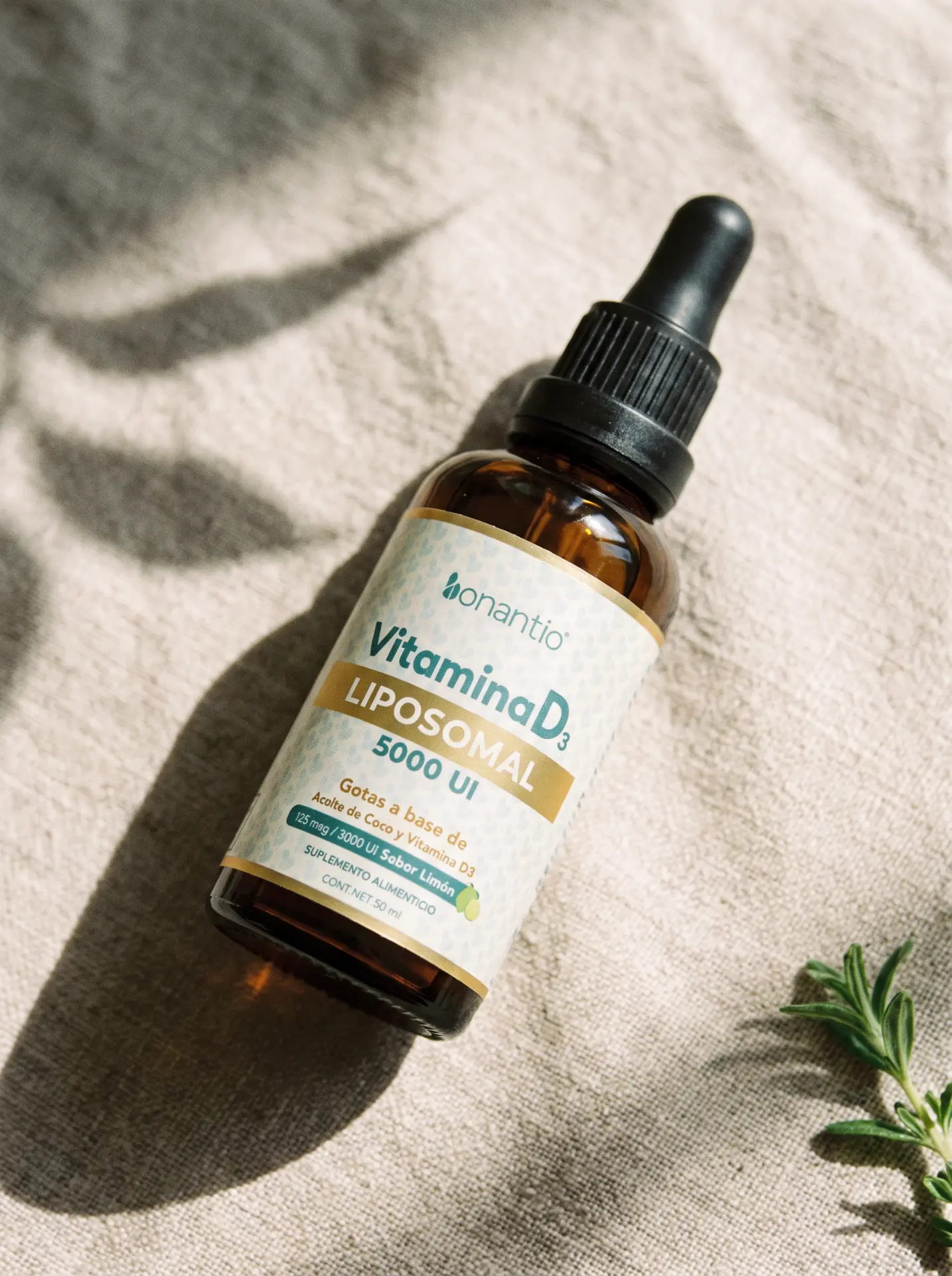 Vitamina D3 Liposomal Bonantio con romero y luz natural
